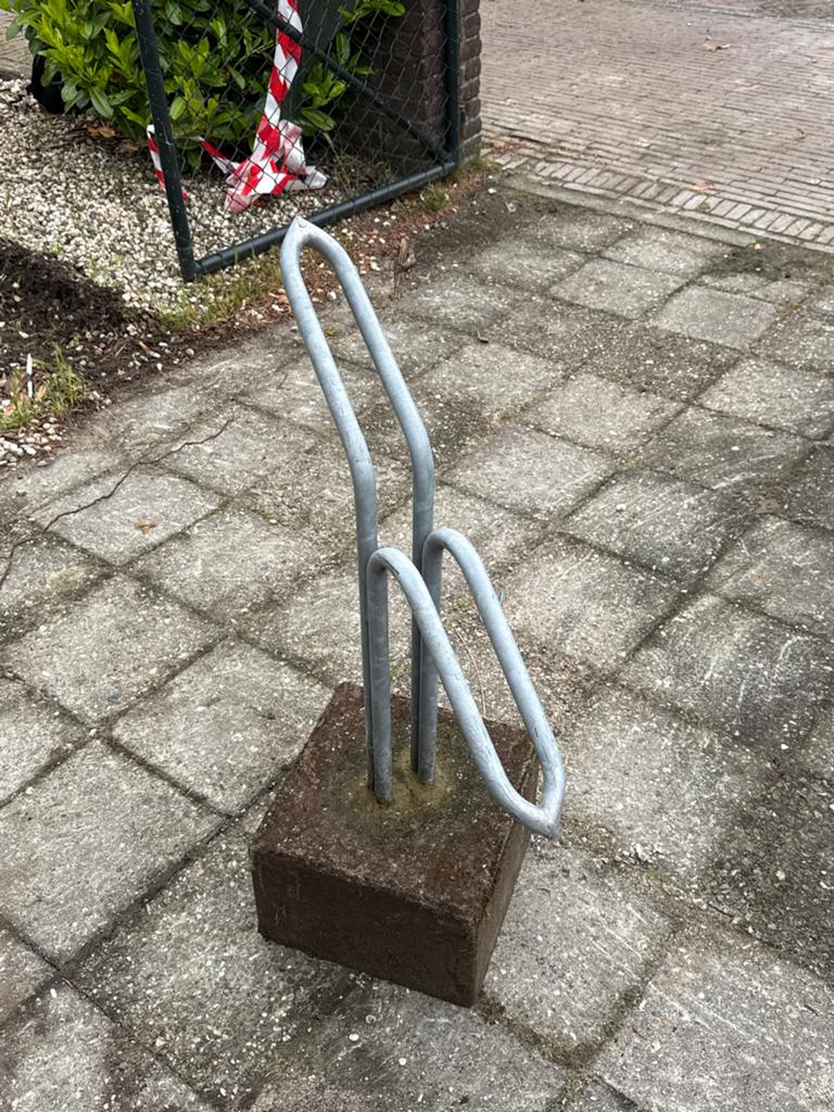 15x Zware fietsenstandaard met betonvoet, Verzenden, Gebruikt