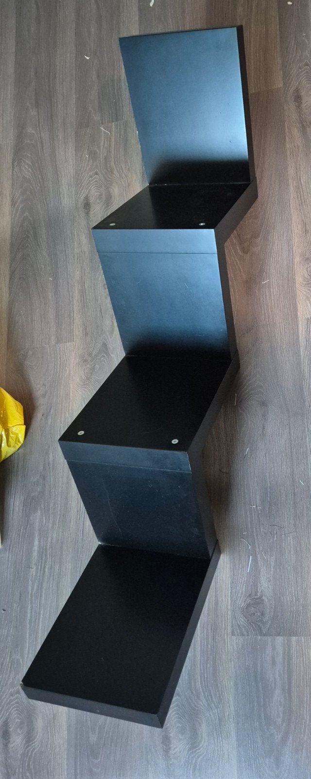 IKEA LACK Zwarte Zigzag Boekenplank - Stevig en Stijlvol, Ophalen, Met plank(en), Minder dan 50 cm, 100 tot 150 cm