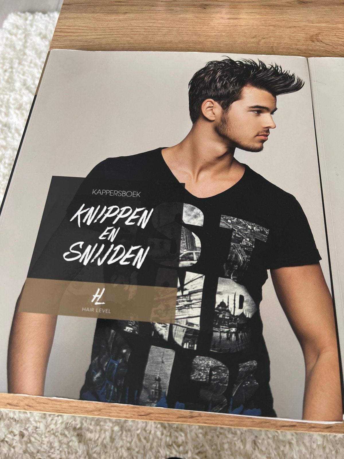 Kappersboek Knippen en Snijden - Hair Level, Boeken, Ophalen of Verzenden, Zo goed als nieuw, Nederland