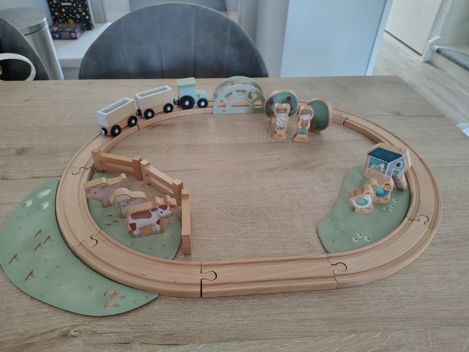 Little Dutch Houten Treinbaan met Boerderij Thema, Ophalen, Zo goed als nieuw
