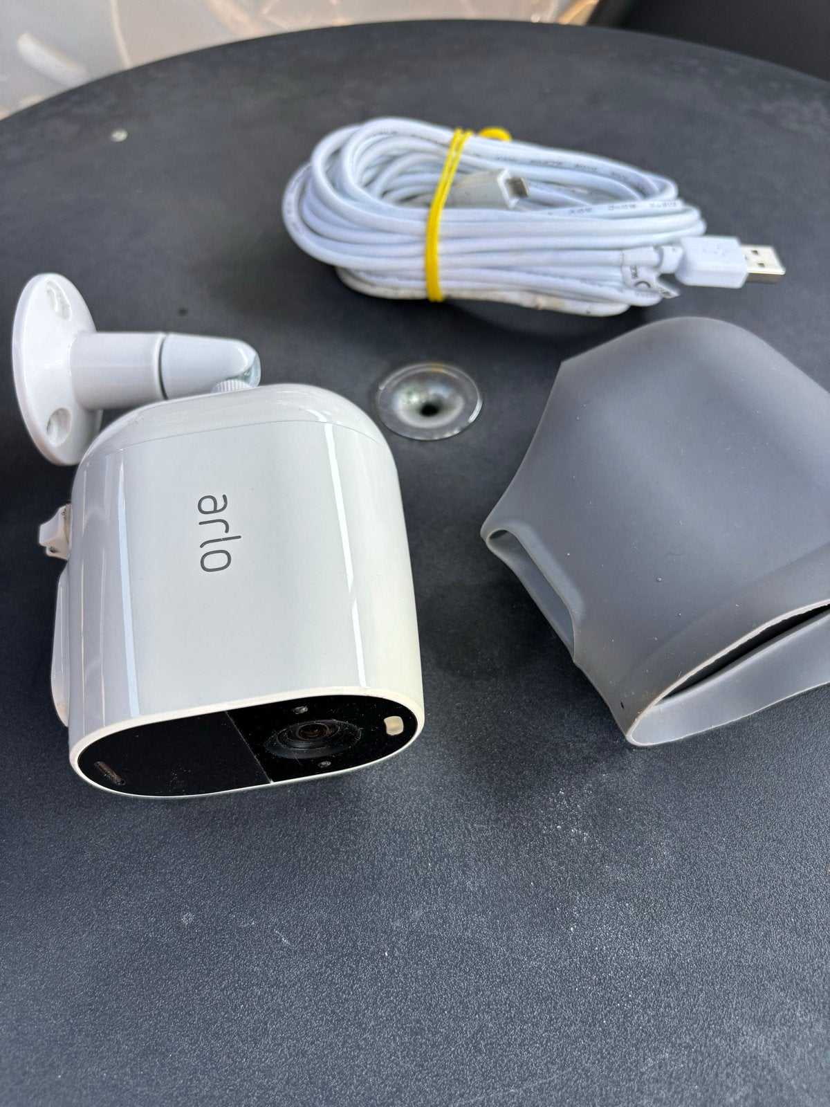 Arlo Essential 1e generatie met lange oplaadkabel, Beweging, Overige typen, Ophalen of Verzenden, Zo goed als nieuw
