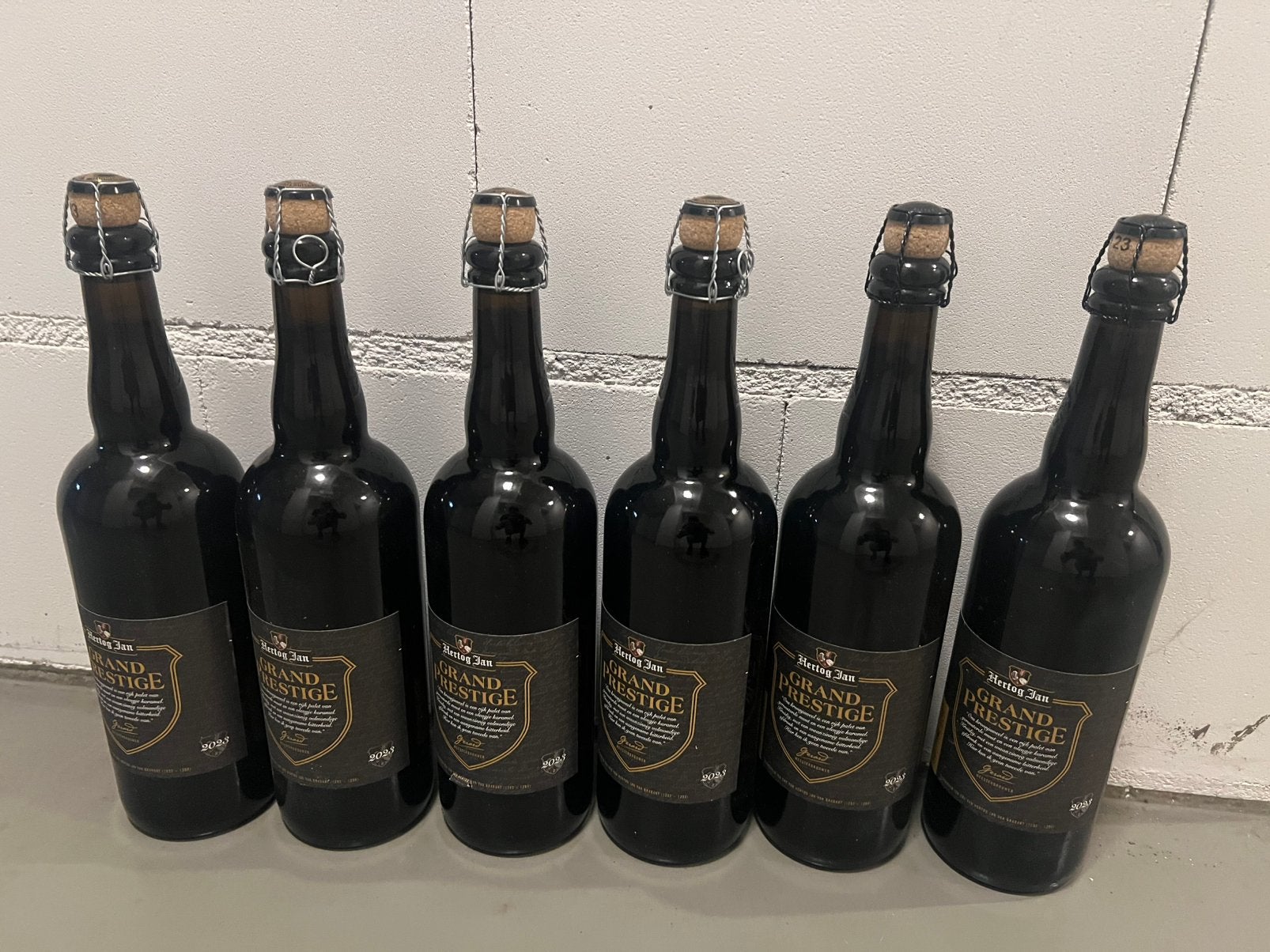 Hertog Jan Grand Prestige 2023 doos, Verzamelen, Verzenden, Zo goed als nieuw, Flesje(s), Hertog Jan