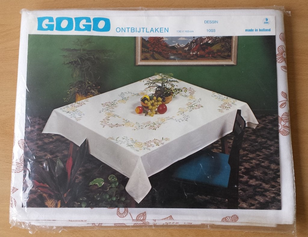 Wit Ontbijtlaken met Patroon Bloemen - GOGO - jaren 80, Patroon, Ophalen of Verzenden, Handborduren, Nvt