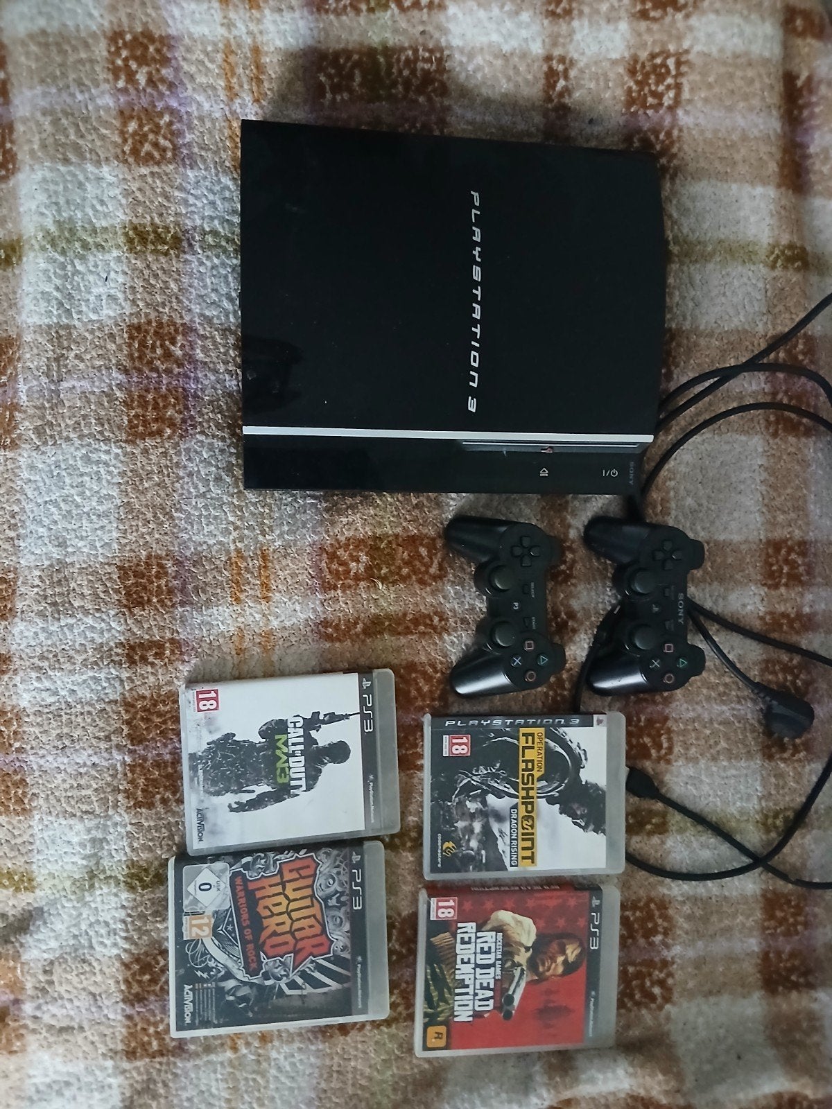 PlayStation 3 Phad met 2 controllers en 4 games, 40 GB, Phat, Met 2 controllers, Ophalen of Verzenden
