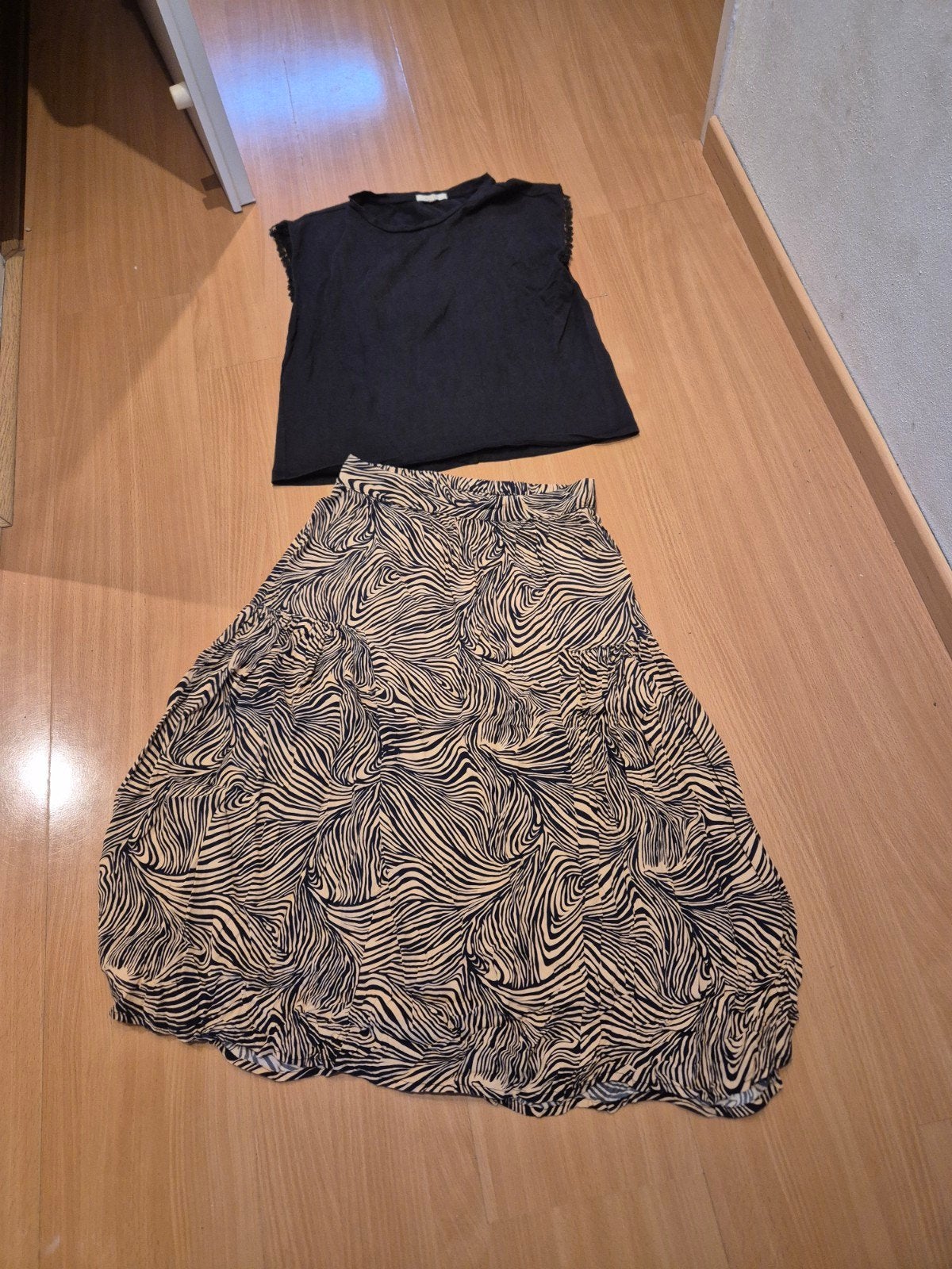 Vero Moda rok en zwart shirt set - Maat S, Kleding | Dames, Rokken, Vero Moda, Zwart, Ophalen of Verzenden, Zo goed als nieuw