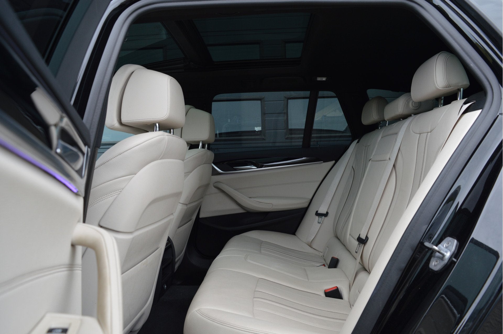 Foto 10 van BMW 5 Serie Touring 520i High Executive | M-PAKKET | PANO |