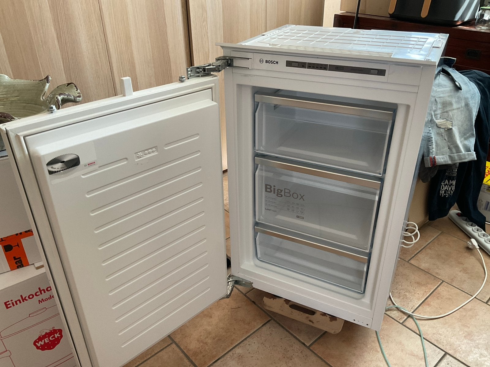 Bosch inbouw vriezer met 3 laden - Zo goed als nieuw, 85 tot 120 cm, 100 tot 150 liter, Met aparte vriezer, Ophalen of Verzenden