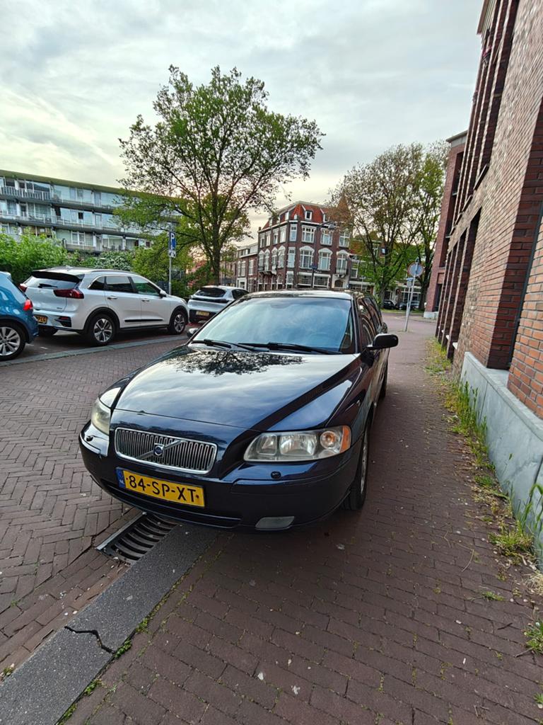 Volvo V70 2.4 LPG G3 Automaat APK 2027 Trekhaak, Auto's, 1800 kg, Zwart, Blauw, Stationwagon