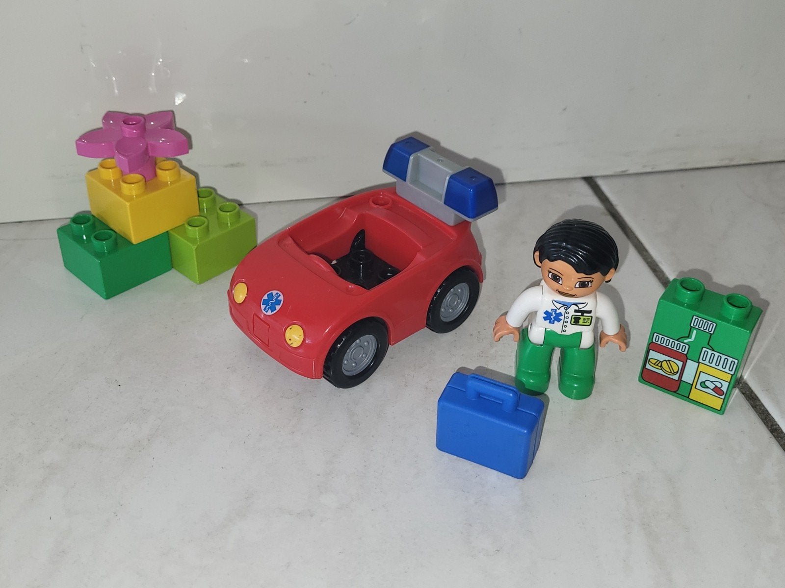 Duplo verpleegster met auto, Kinderen en Baby's, Gebruikt, Ophalen of Verzenden, Duplo, Duplo