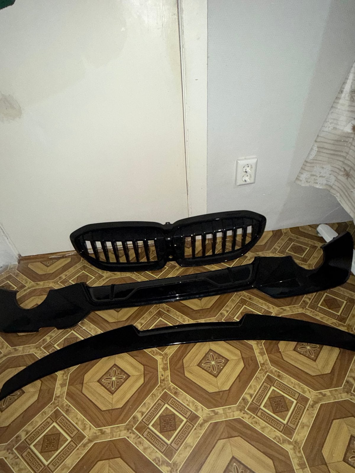 BMW G20, Zwarte Grill + Achterdiffuser + M4 Spoiler, Voor, Nieuw, Ophalen of Verzenden, Bumper