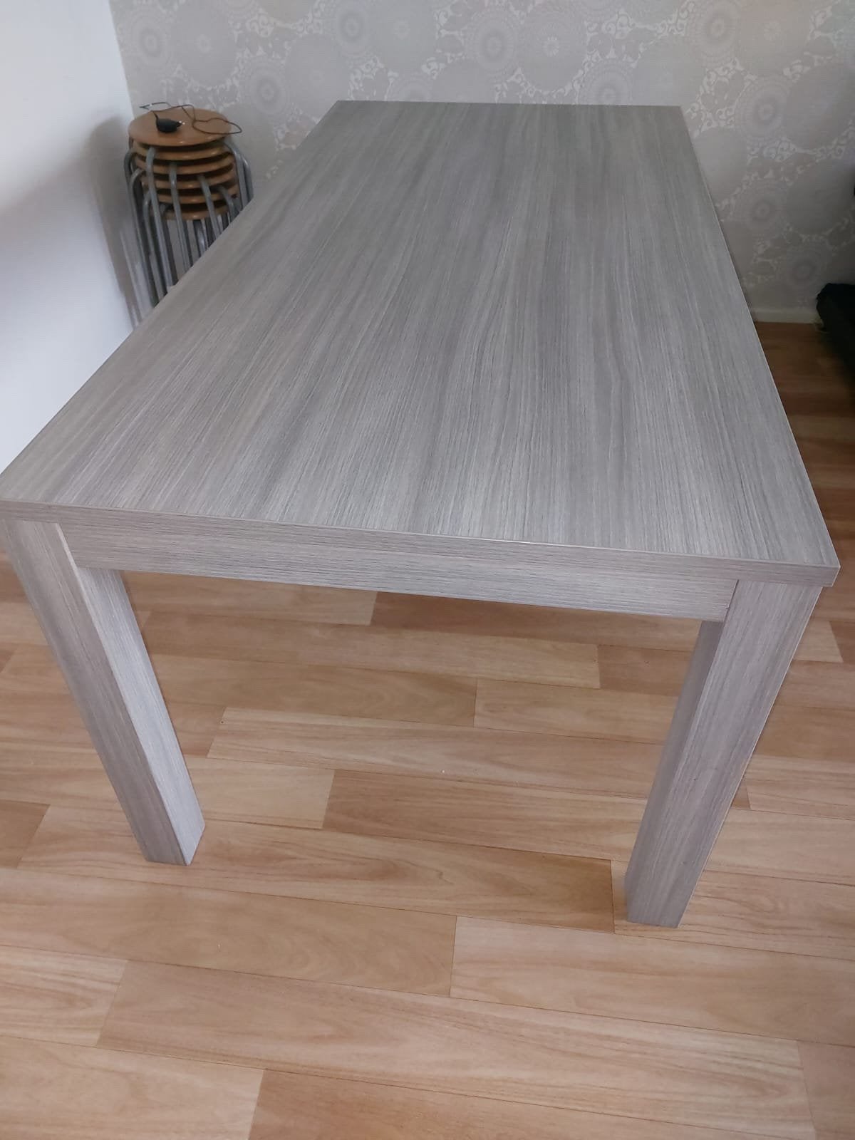 Eettafel en kast, Ophalen
