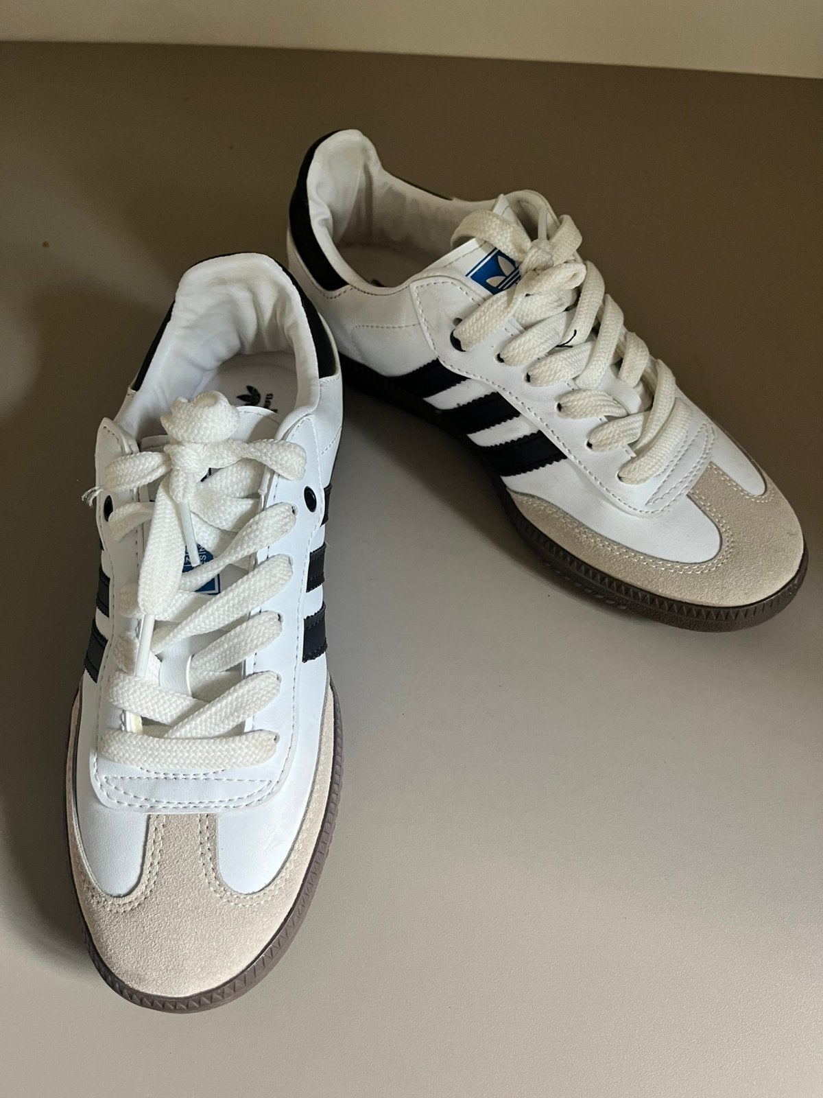 Adidas Samba, Wit, Ophalen of Verzenden, Sneakers of Gympen, Zo goed als nieuw