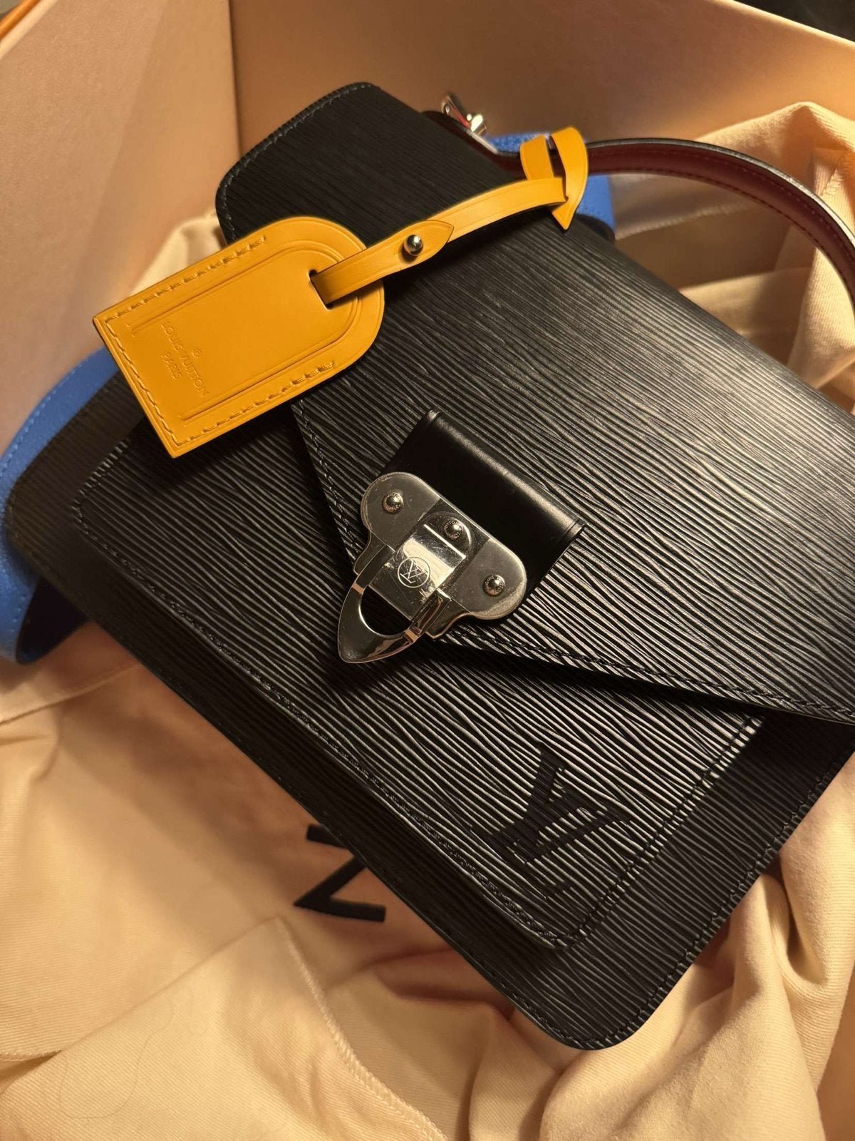 Louis Vuitton Twist MM Epi Leer Zwart met Kleurrijke Band, Ophalen of Verzenden, Zo goed als nieuw, Zwart, Handtas