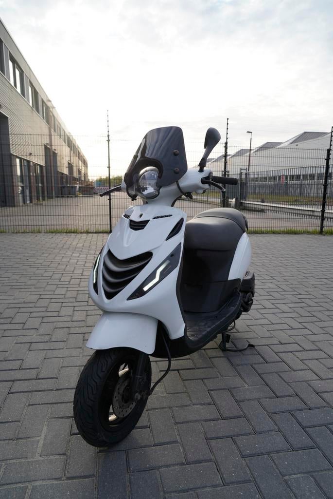 Piaggio Zip 50cc 4T Brom, Fietsen en Brommers, Scooters | Piaggio, Zo goed als nieuw, Zip, Benzine, Ophalen of Verzenden