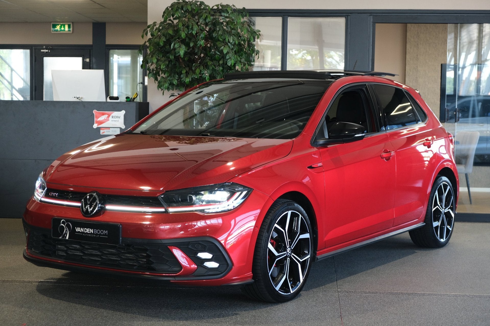 Volkswagen Polo 2.0 TSI GTI 207PK DSG Facelift Pano IQ Matri, 15 km/l, Gebruikt, 4 cilinders, Leder en Stof