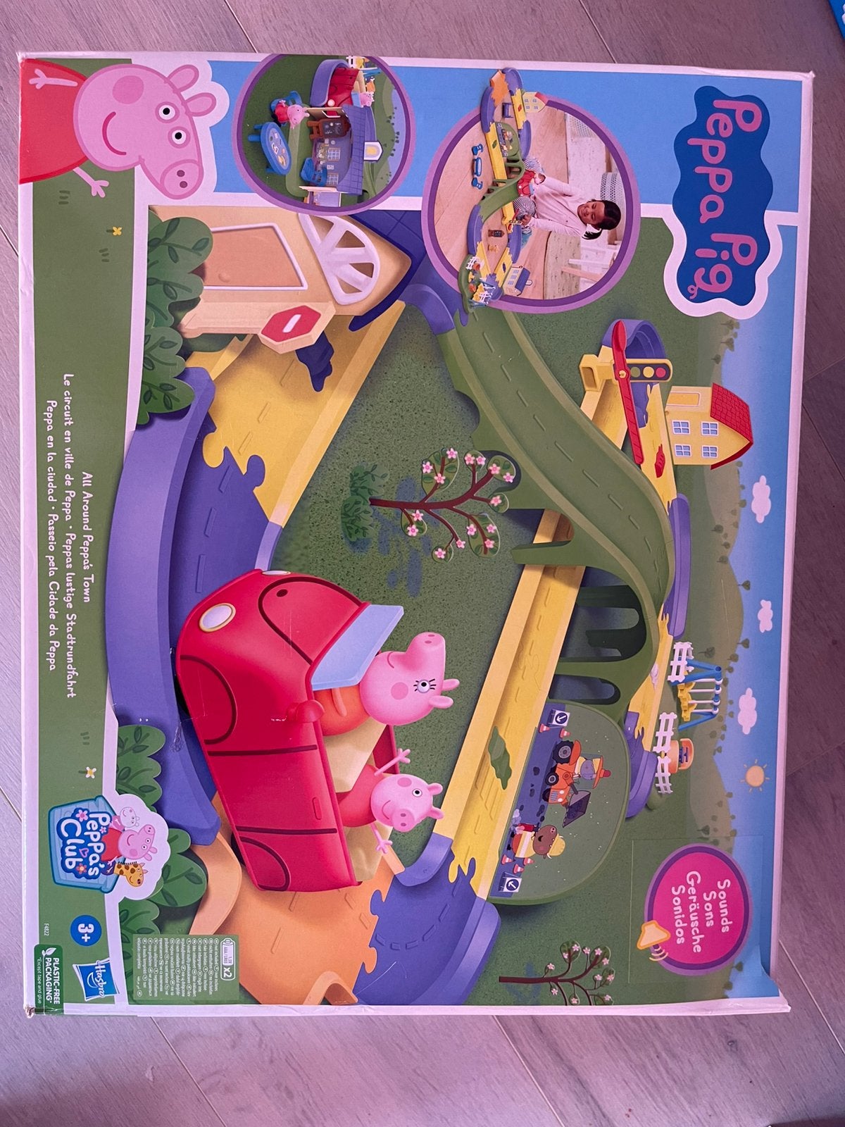 Nieuwe Peppa Pig speelset Peppa’s stad, Ophalen of Verzenden, 10 tot 50 stukjes, Zo goed als nieuw