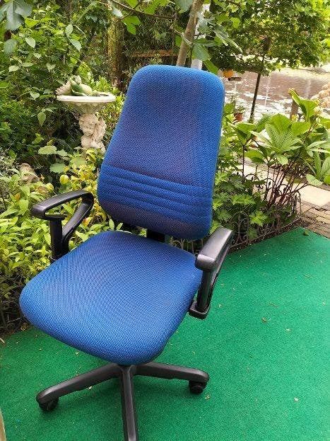 Nette mooie ergonomische hemelsblauwe bureaustoel, Huis en Inrichting, Bureaustoelen, Ophalen, Blauw, Zo goed als nieuw, Bureaustoel