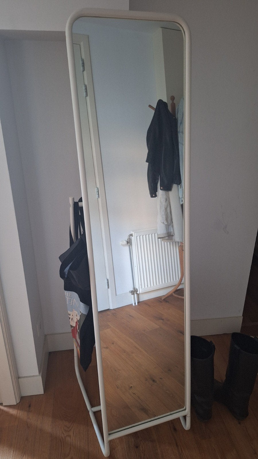 IKEA KNAPPER staande spiegel met kledingrek, Huis en Inrichting, Woonaccessoires | Spiegels, Minder dan 50 cm, Gebruikt, Ophalen of Verzenden