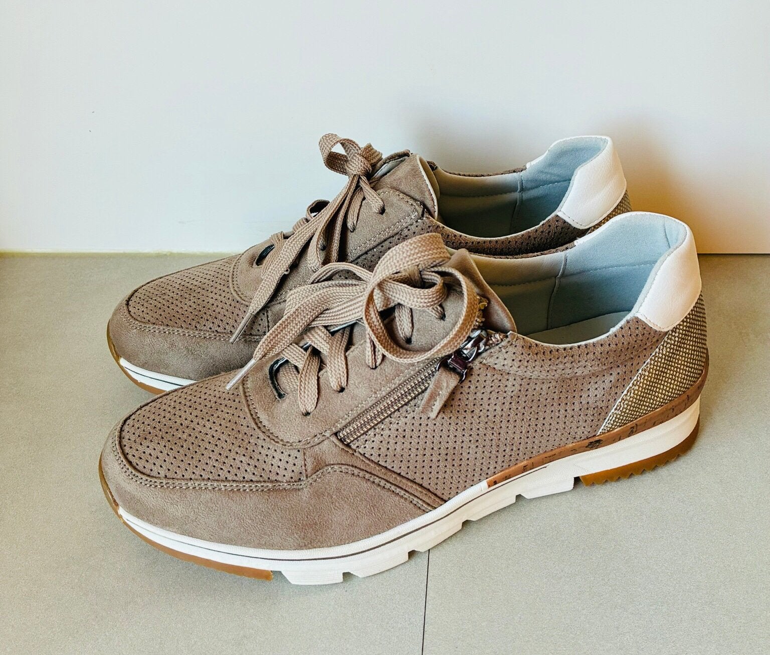 BLUE BOX SNEAKERS MT:41 NIEUW., Verzenden, Beige, Nieuw, Sneakers of Gympen