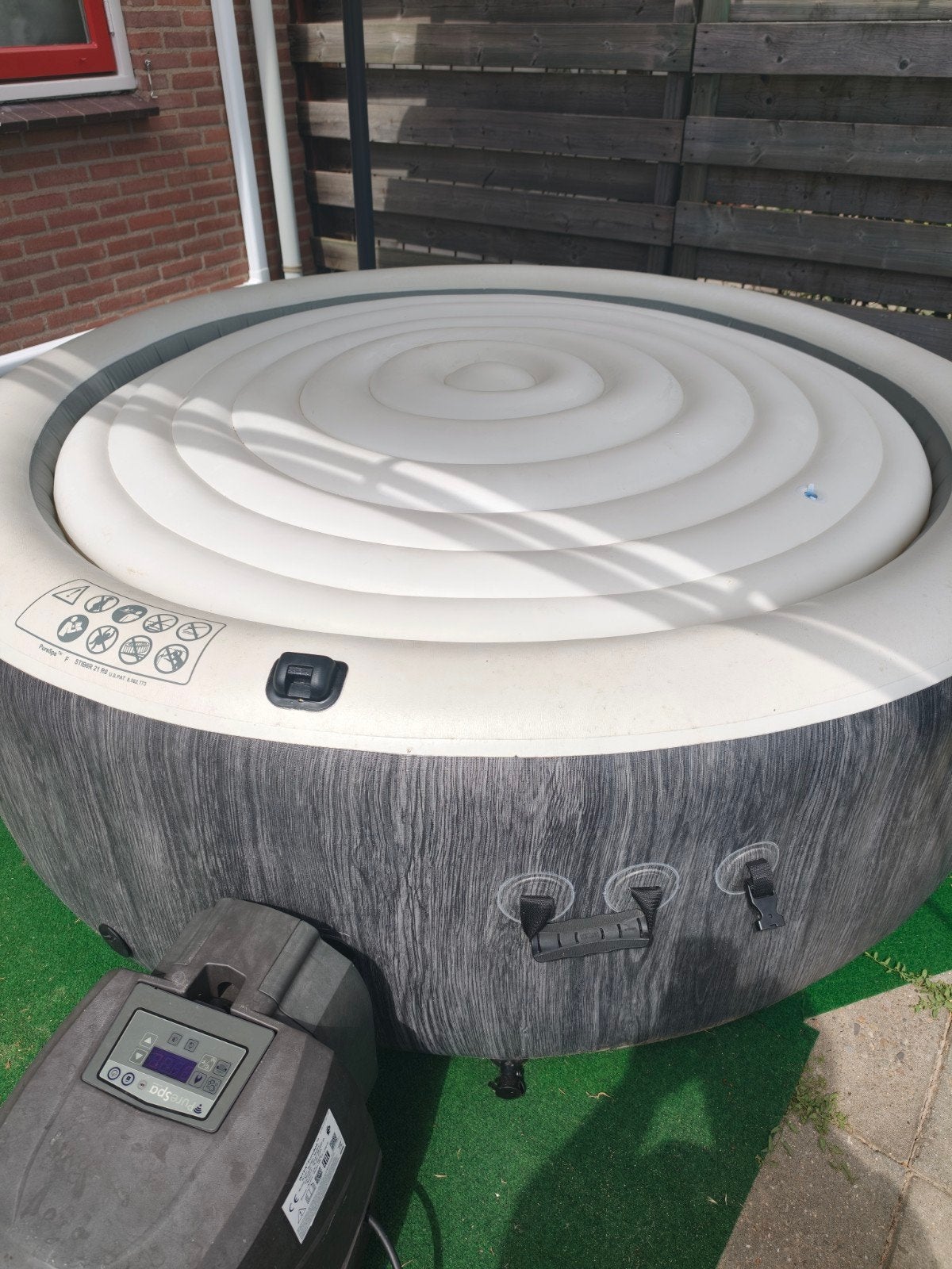 Intex greywood 6 persoons jacuzzi, Ophalen, Pomp