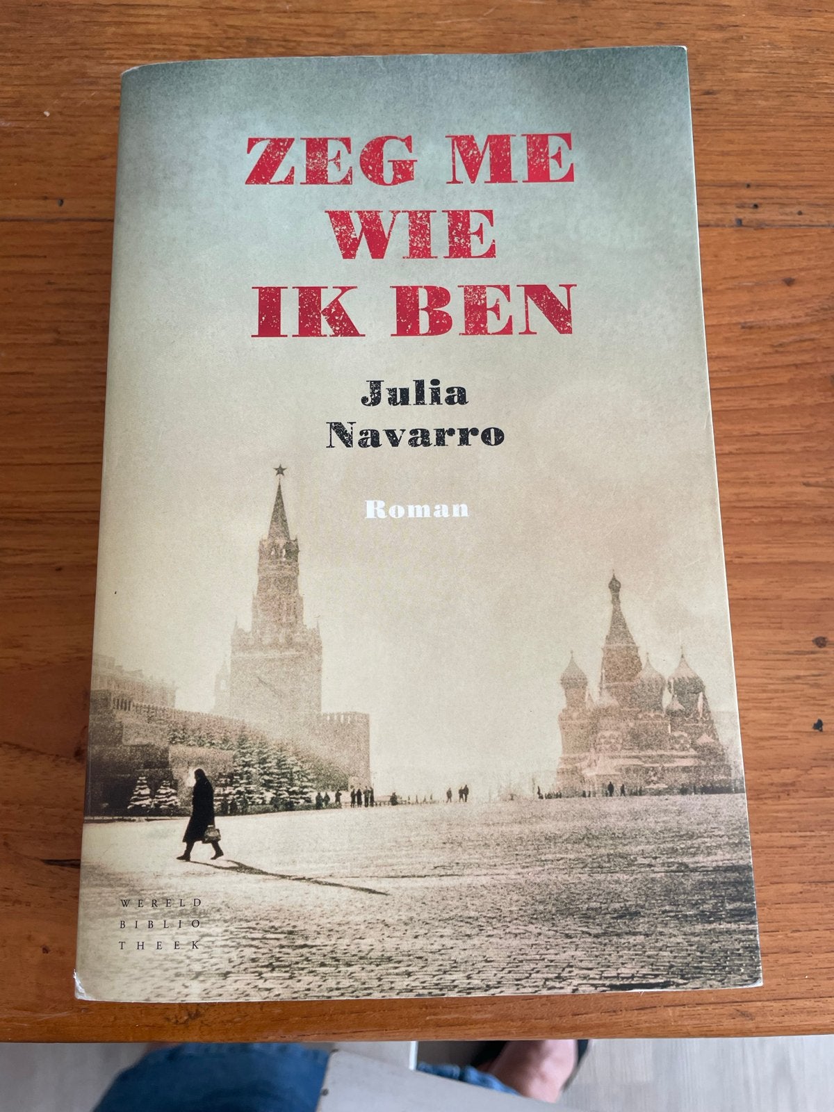 Zeg me wie ik ben - Julia Navarro (Roman), Ophalen of Verzenden, Gelezen, Europa overig