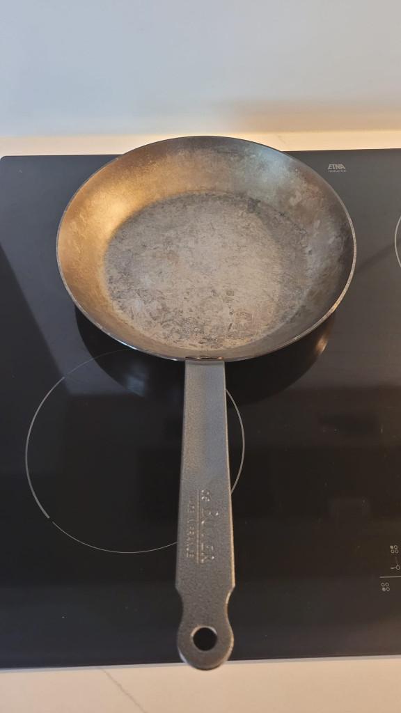 De buyer carbone plus 28cm koekepan plaatstaal, Ophalen, Overige materialen, Zo goed als nieuw, Keramische plaat