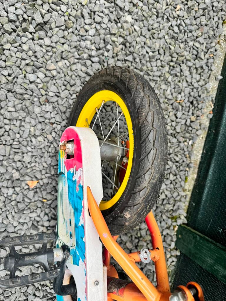 Kinderfiets Cars Lightning McQueen - Oranje/Geel, Fietsen en Brommers, Fietsen | Kinderfietsjes, Ophalen, Gebruikt, Velgrem, Cars