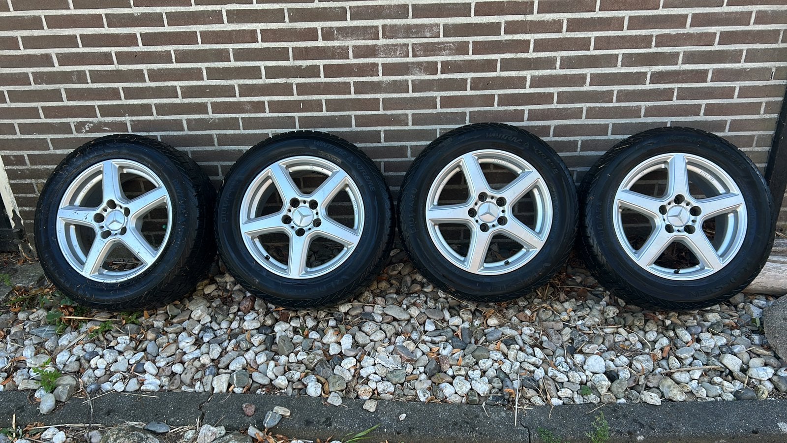 Mercedes aluminiun velgen met winterbanden 226/55 R16, Ophalen, Velg(en), 16 inch, Winterbanden