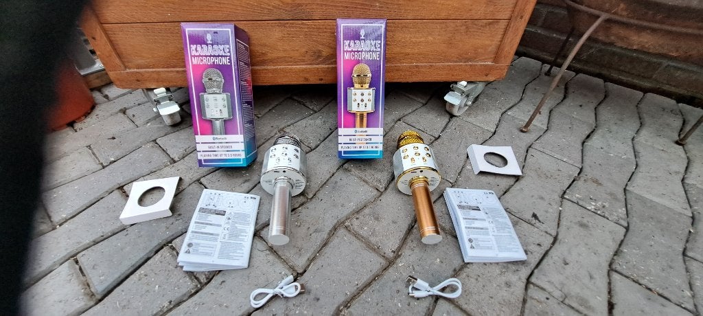 Te koop 2 karaoke microfoons met veel mogelijkheden, Ophalen of Verzenden, Nieuw, Microfoon(s)