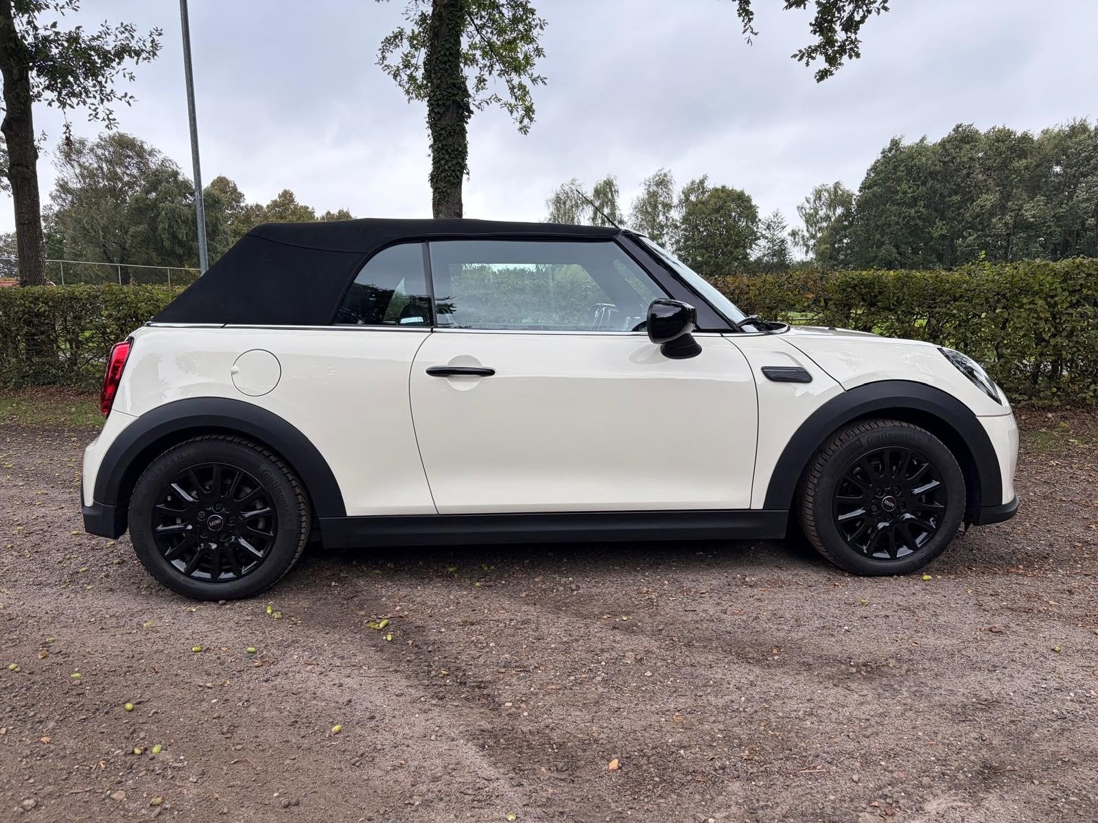 Mini Cabrio 1.5 136pk Aut 2022 Wit  km 57500., Auto's, Dealer onderhouden, 136 pk, Zwart, Cabriolet