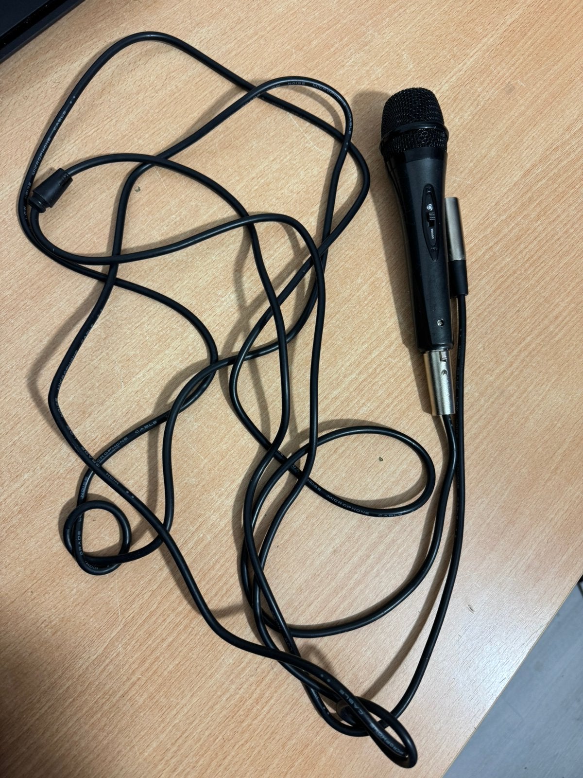 Microfoon Devine + Lange Kabel, Ophalen of Verzenden, Zo goed als nieuw, Studiomicrofoon