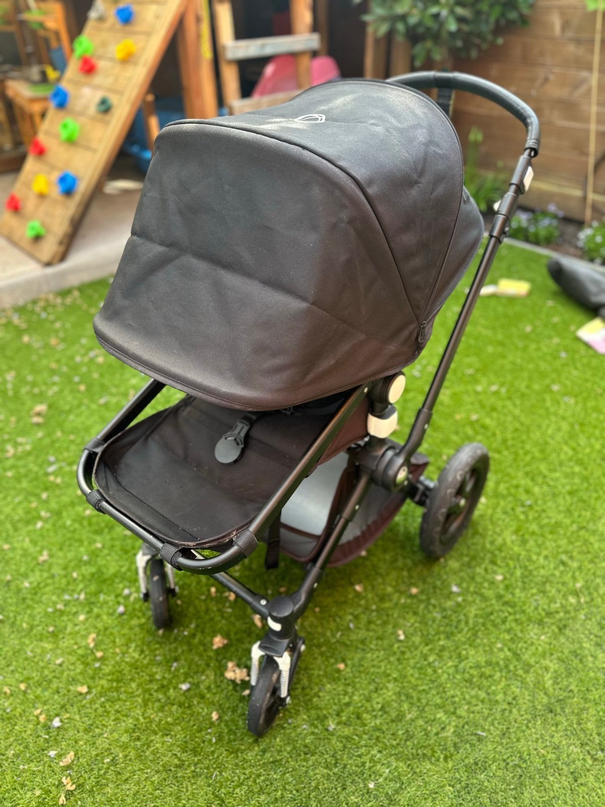 Bugaboo Cameleon 3 Zwart Frame met Zwarte & Beige Kappen, Kinderen en Baby's, Kinderwagens en Combinaties, Ophalen, Gebruikt, Bugaboo