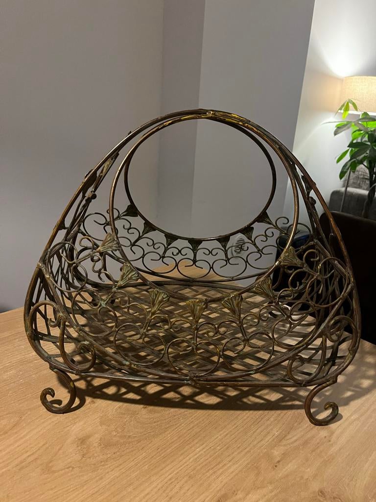 Decoratieve metalen mand/magazinehouder, Huis en Inrichting, Woonaccessoires | Overige, Vintage, Gebruikt, Ophalen of Verzenden