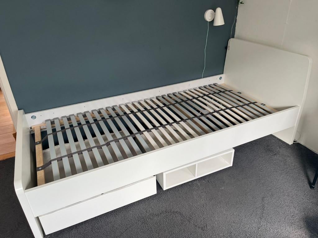 Eenpersoonsbed wit met lattenbodem en lades, 3 jaar oud, Huis en Inrichting, Slaapkamer | Bedden, Ophalen, Gebruikt, 90 cm, Eenpersoons