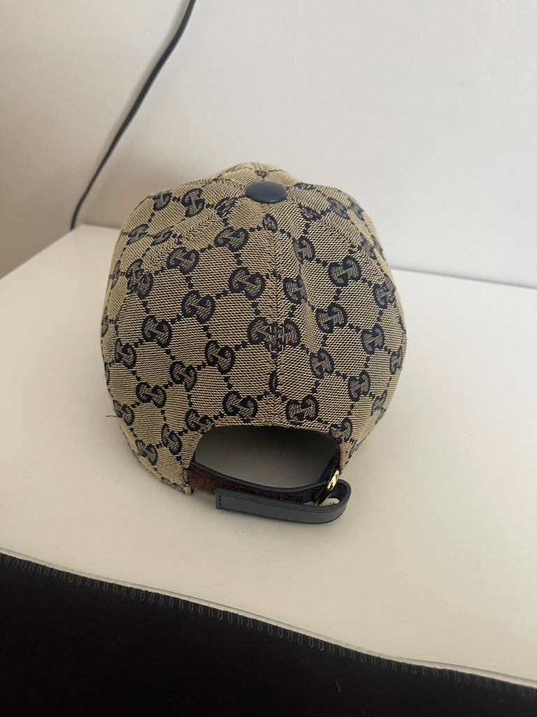 Gucci pet, Ophalen of Verzenden, Zo goed als nieuw, 57 cm (M, 7⅛ inch) of minder, Pet