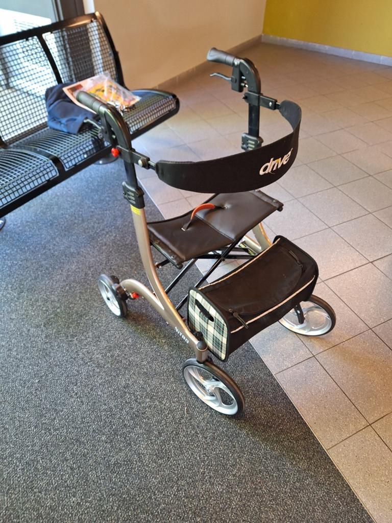Foto 9 van Rollator lichtgewicht drive/nitro lees beschrijving NWST