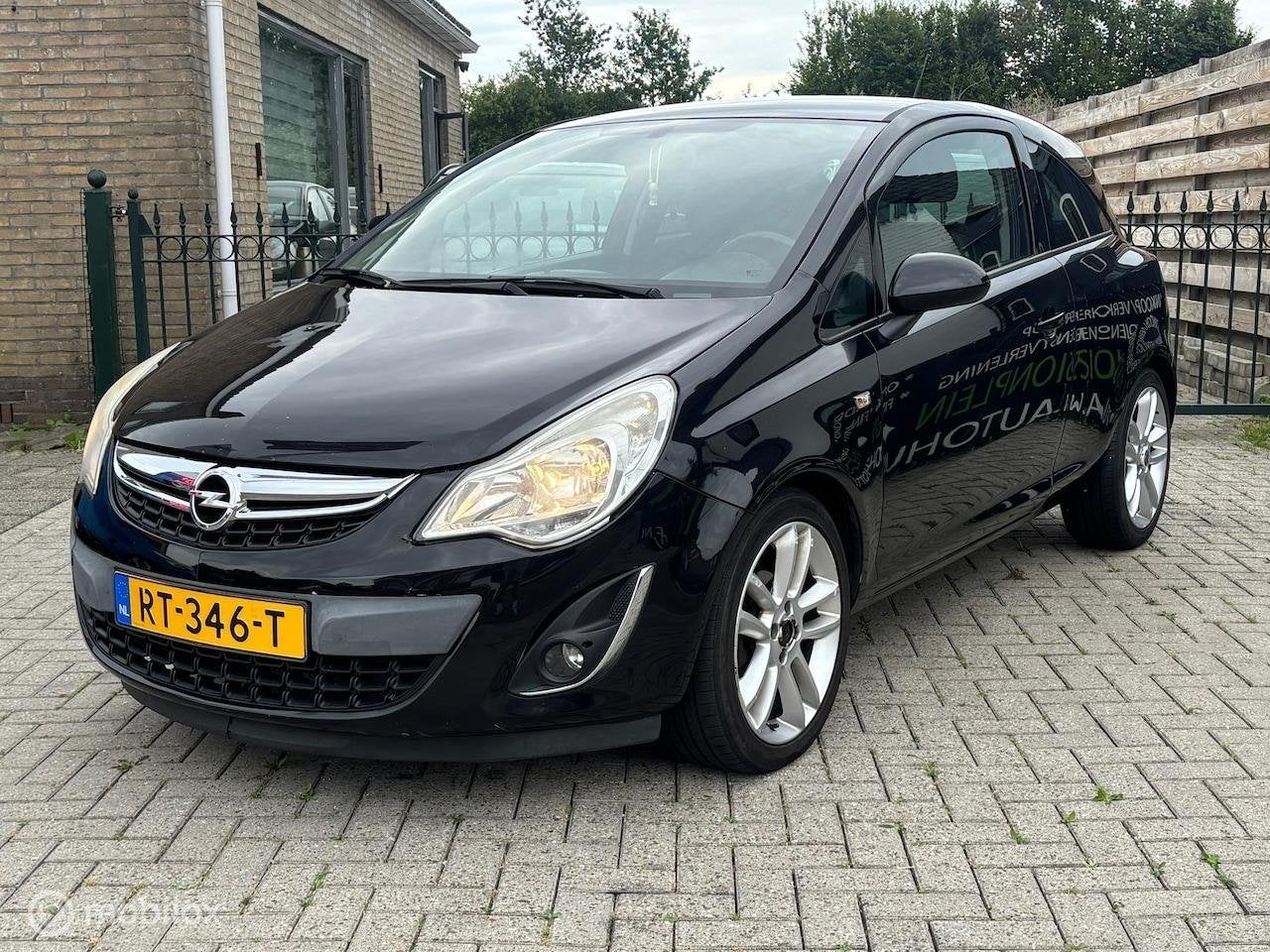 Opel Corsa 1.2-16V Selection, Voorwielaandrijving, Euro 5, 1229 cc, Zwart