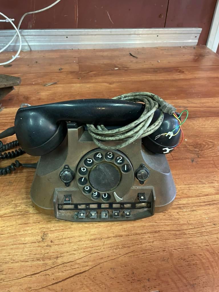 Zeer antieke telefoon, Ophalen, Gebruikt, Met draaischijf