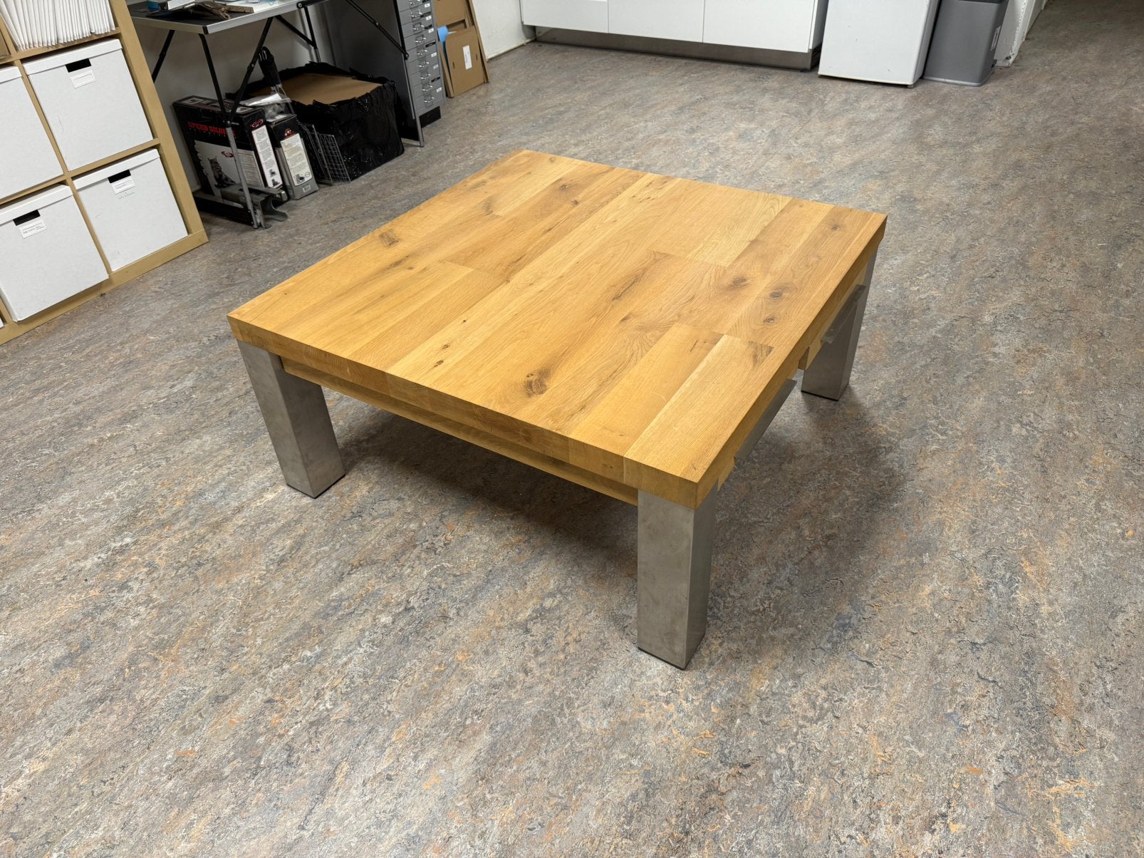Robuste salontafel 105x105 hoogte 48, met 2 laden, Ophalen, Vierkant, Zo goed als nieuw, 5 – 50