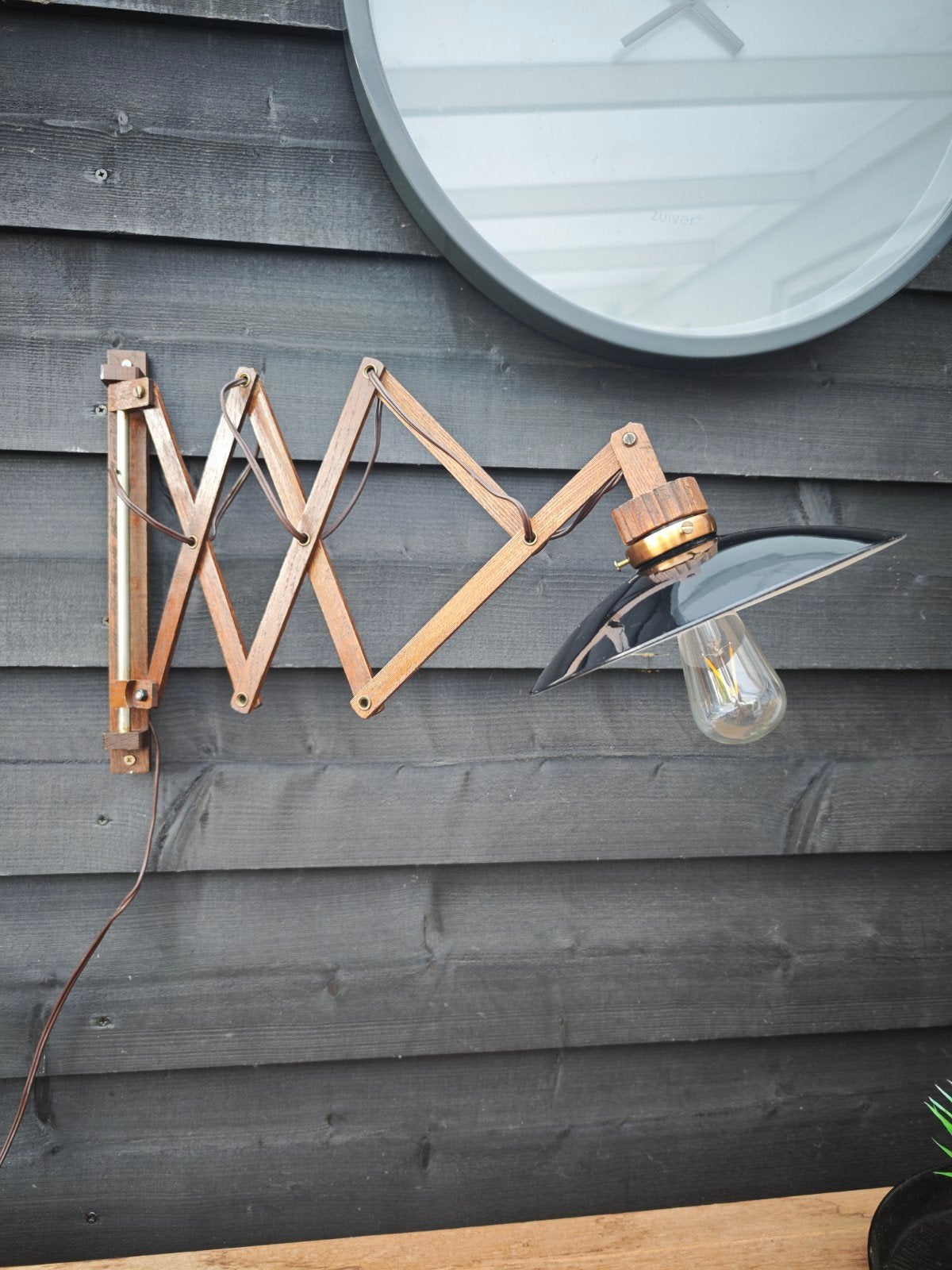 Vintage houten schaarlamp met zwarte kap, Met snoer/stekker, Gebruikt, Zwart, Overige merken