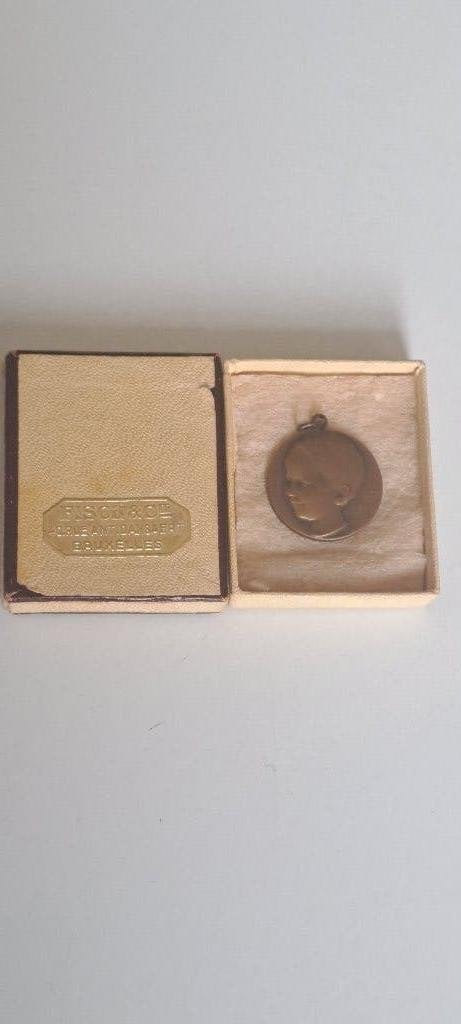 Bronzen gedenkpenning prins Boudewijn 1935, Ophalen of Verzenden, Brons, Buitenland