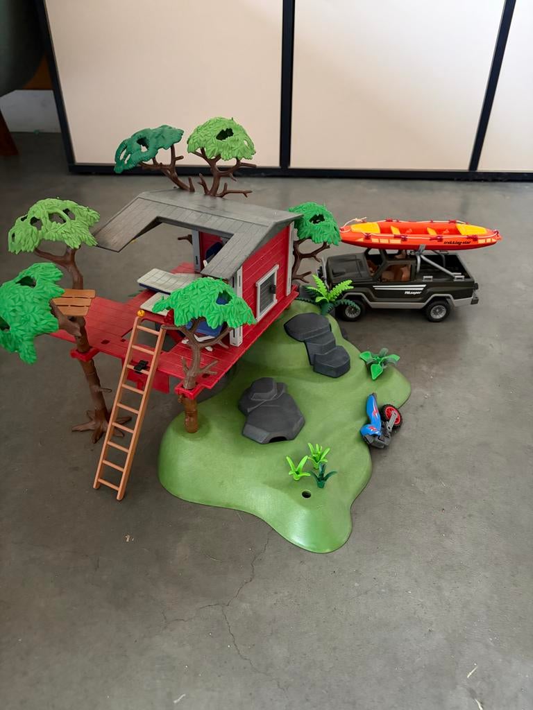 Playmobil Outdoor Boomhut 4057 met terreinwagen en boot, Kinderen en Baby's, Speelgoed | Playmobil, Ophalen of Verzenden, Gebruikt