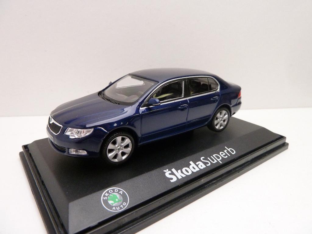 Skoda Superb  '' Abrex 1/43 '', Ophalen of Verzenden, Zo goed als nieuw, Auto, Overige merken