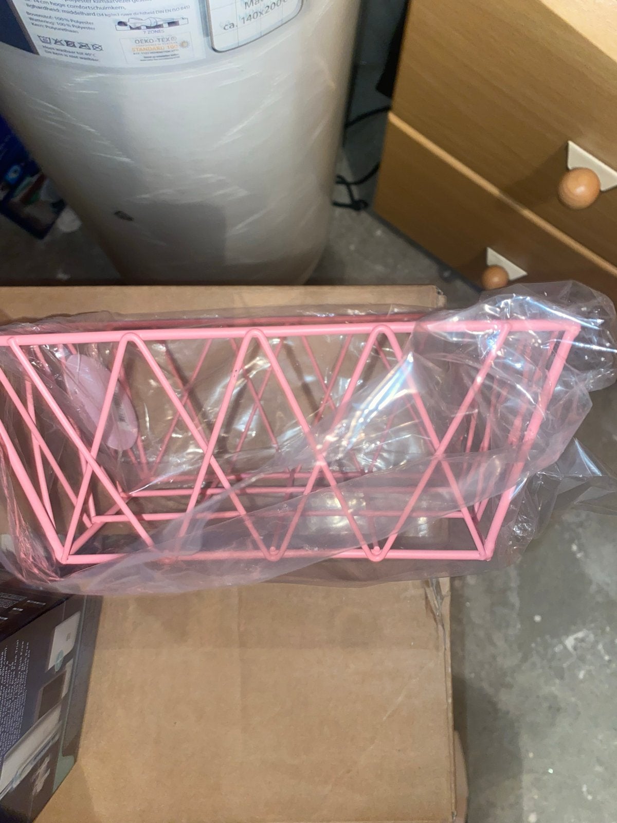 Nieuwe Roze Metalen Mand - Decoratief en Praktisch, Mand, Nieuw, Ophalen of Verzenden, Metaal