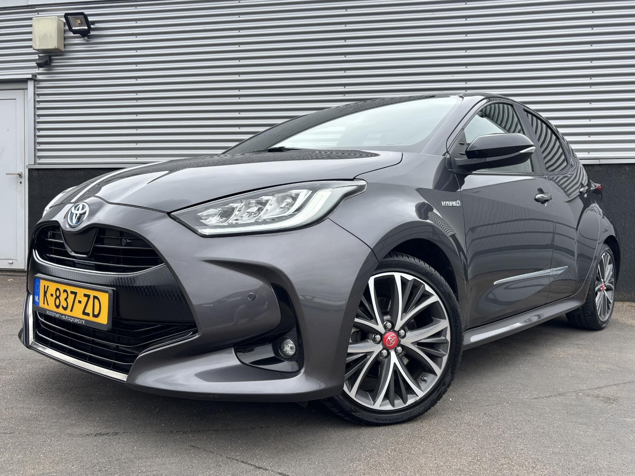 Toyota Yaris 1.5 Hybrid Executive Nieuw geleverd en dealeron, 450 kg, Gebruikt, Euro 6, Bedrijf