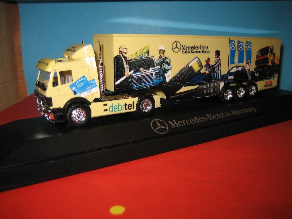 MB-Debitel-Nurnberg  MERCEDES in PC-vitrine  Herpa, Ophalen of Verzenden, Zo goed als nieuw, Bus of Vrachtwagen, Herpa