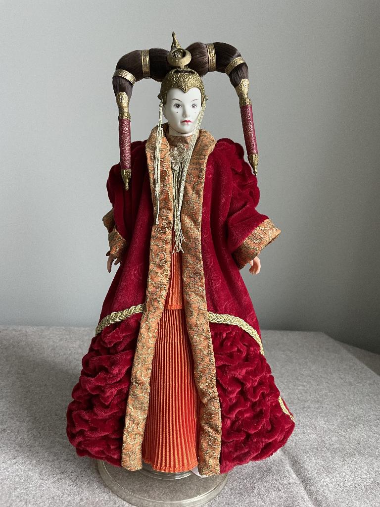 Star Wars - Queen Amidala (Red Senate Gown), Ophalen of Verzenden, Zo goed als nieuw, Beeldje of Buste