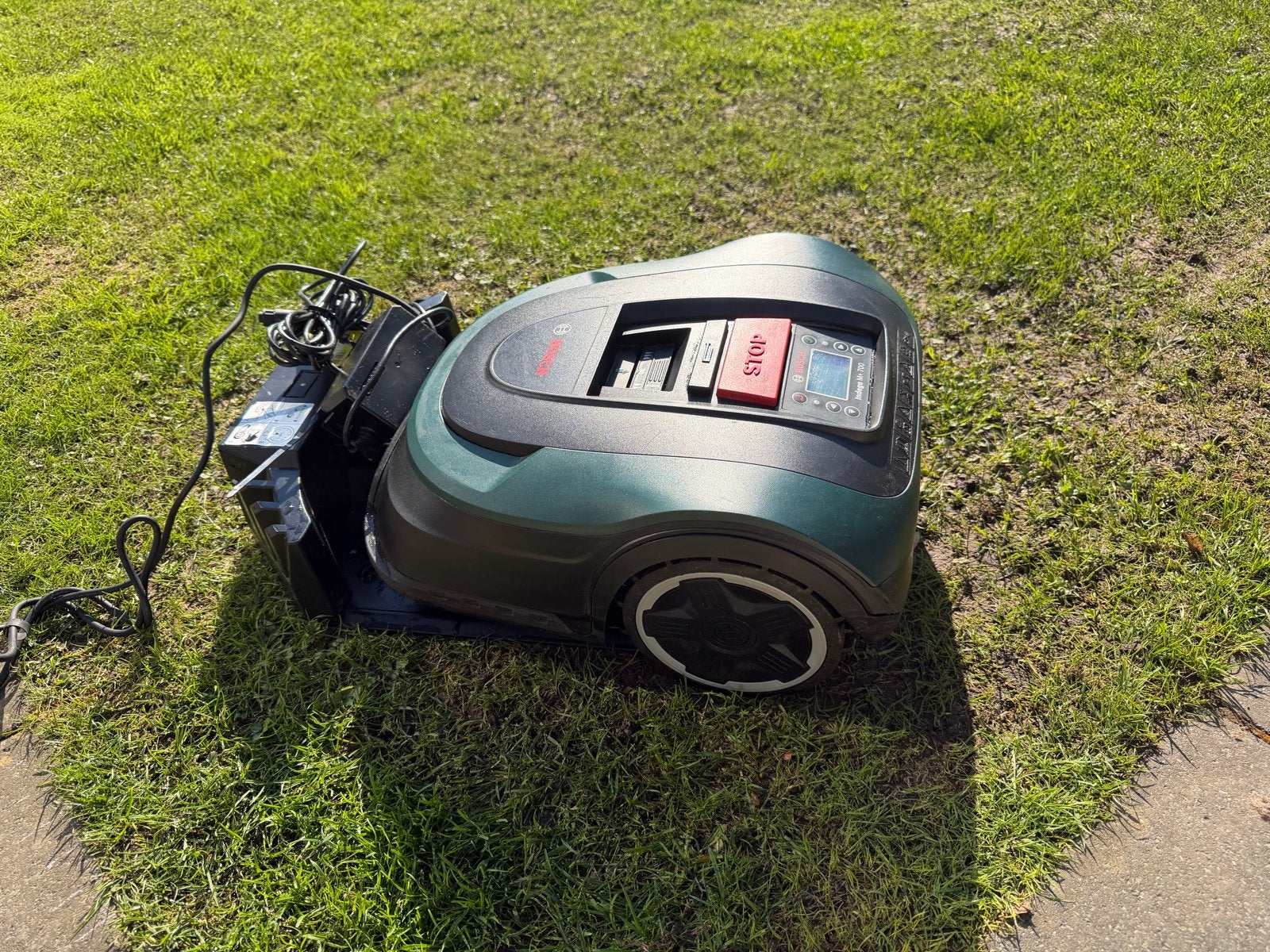 Bosch Indego M+ 700 Robotmaaier met laadstation, Cirkelmaaier, Gebruikt, Accu-grasmaaier, Mulchfunctie