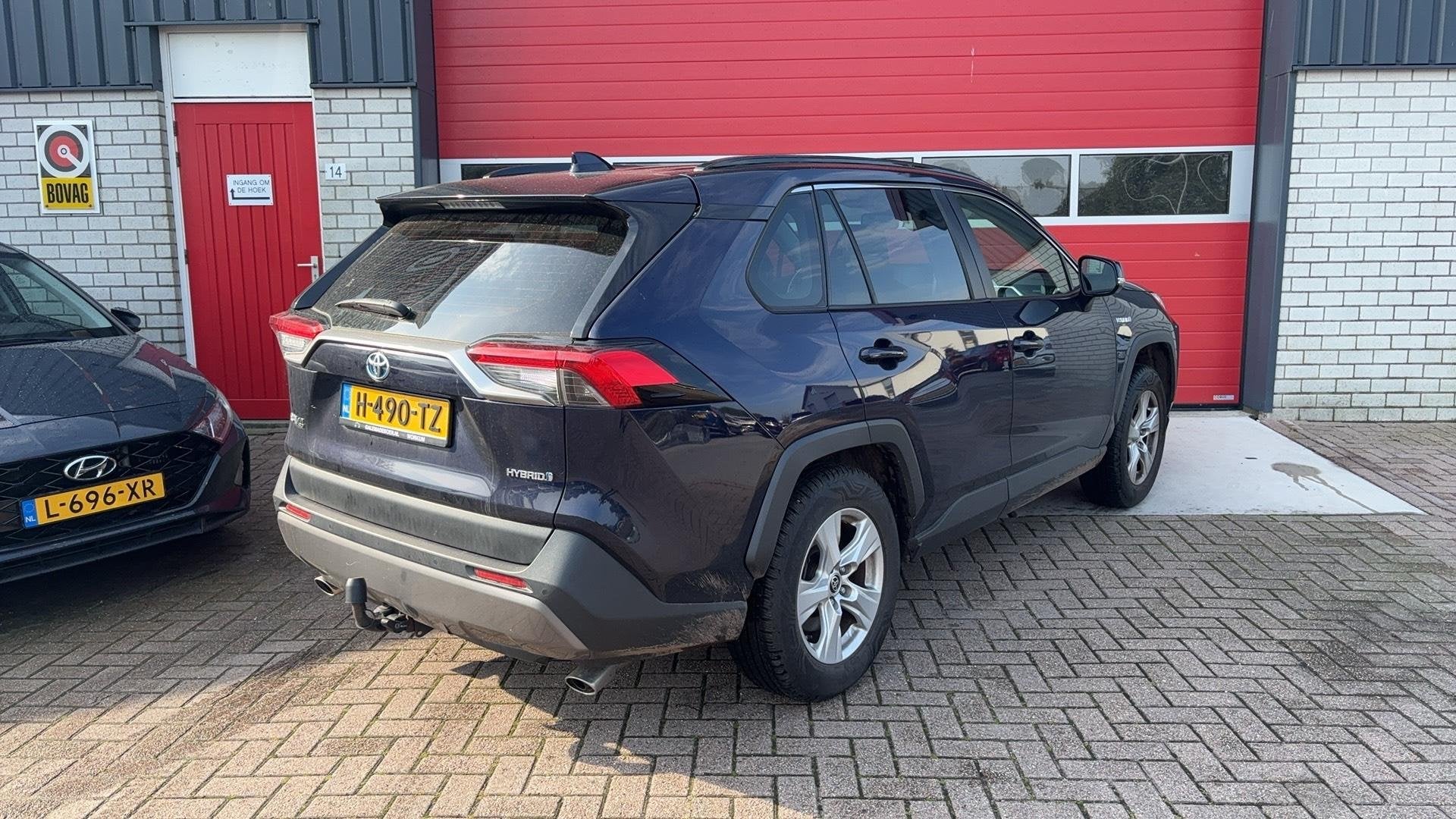 Foto 2 van Toyota RAV4 2.5 Hybrid Active TREKHAAK / CAMERA / CARPLAY /