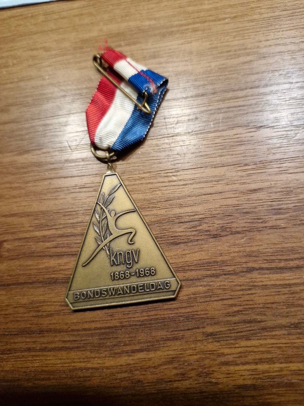 023 Goudkleurige KNGV Bondswandeldag Medaille 1868-1968, Verzamelen, Ophalen of Verzenden, Gebruikt